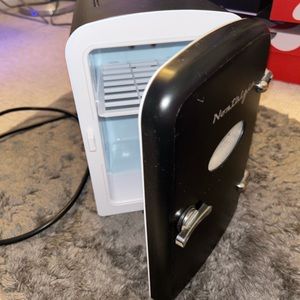 NOSTALGIA MINI FRIDGE/SKINCARE FRIDGE